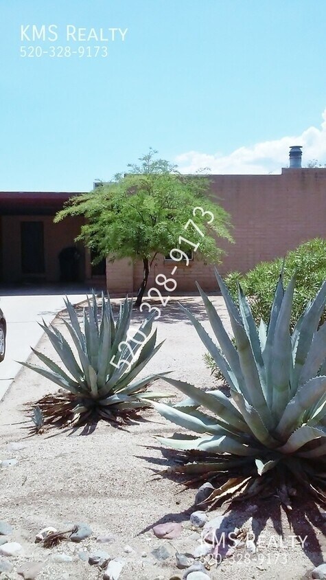 Foto principal - 9159 E Broadway Blvd