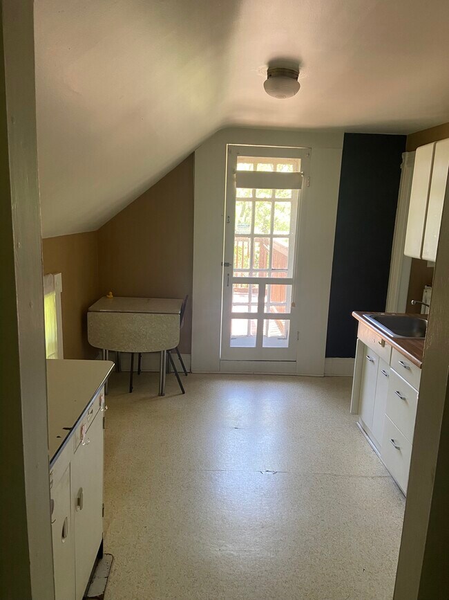 Foto del edificio - 801 S Main St - Free Parking Included!
