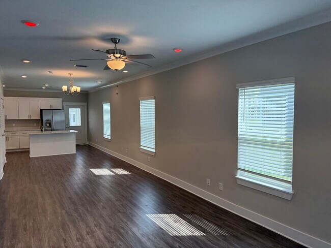 Building Photo - 202 Date Palm Ln