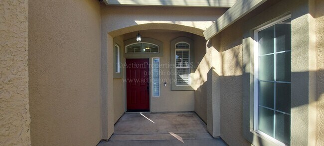 Foto del edificio - Rocklin  Highland Park  3 bedroom 2 bathroom, Great Room Floor Plan with Tile Flooring,  Fenced Yard