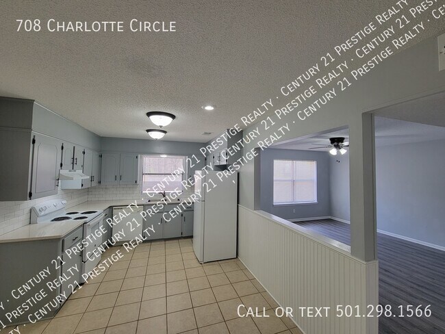 Foto del edificio - 708 Charlotte Circle
