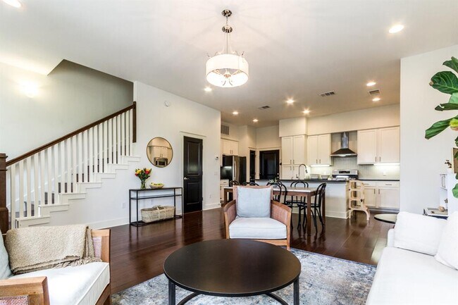 Foto del edificio - 2520 Bluebonnet Ln