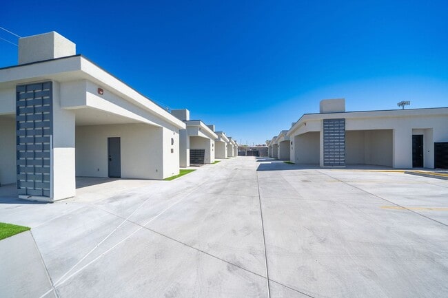 Foto del edificio - 3448 Oro Grande Blvd
