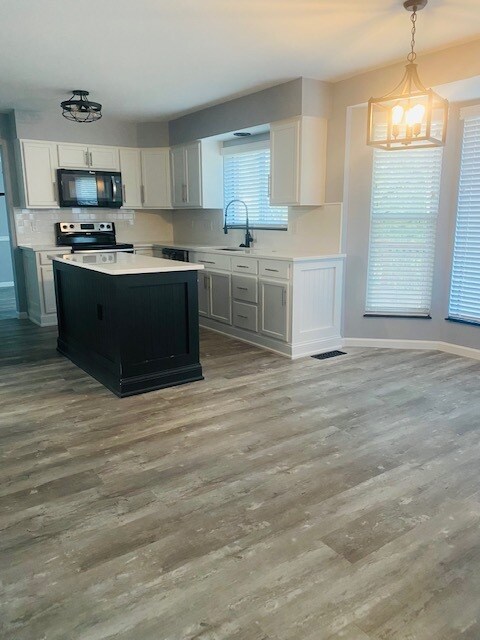 Foto del edificio - 7922 Stablegate Ln