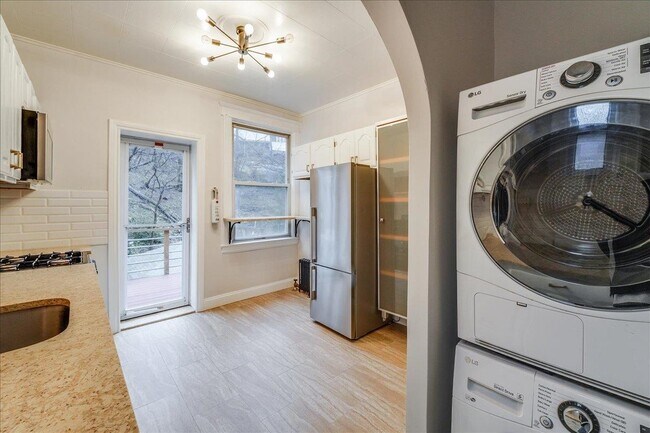 Foto del edificio - 654 JFK Blvd E