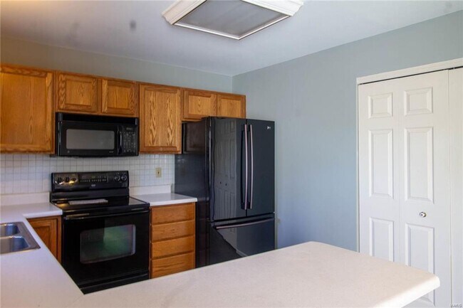 Building Photo - Sherman Park Townhomes!