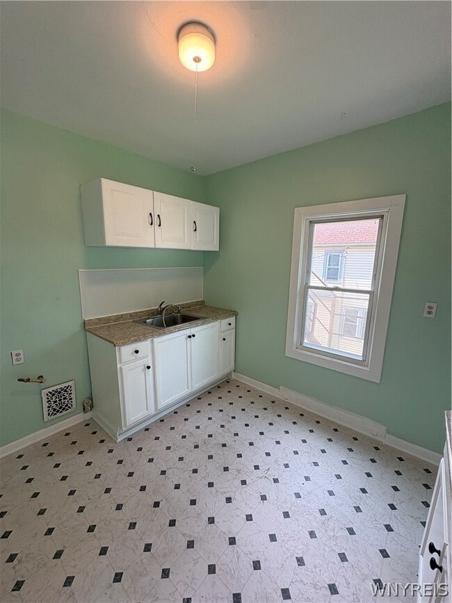 Building Photo - 233 Laird Ave