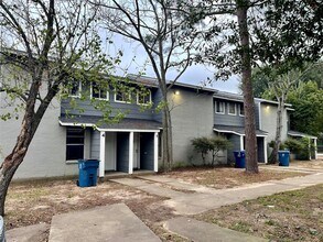 Building Photo - 702 Hargest St