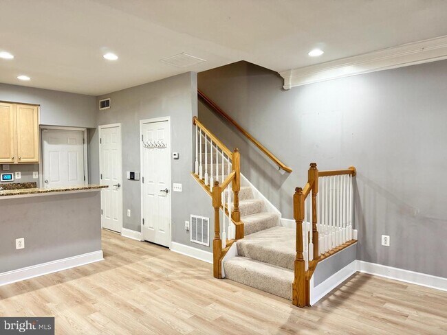 Foto del edificio - 2396 Brookmoor Ln