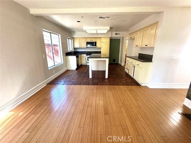 Building Photo - 8042 San Tropez Ct