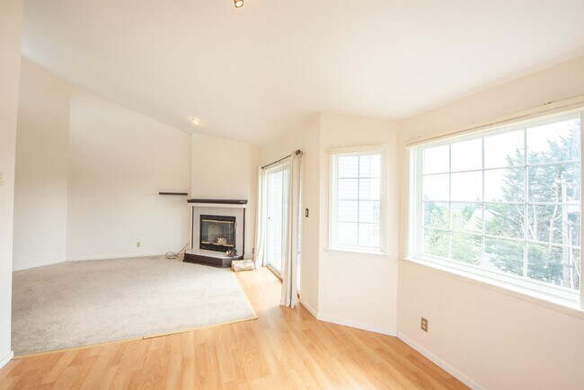 Building Photo - 722 N 85th St