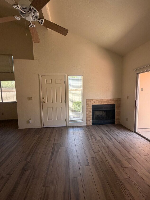 Foto del edificio - 2 Bed, 2 Bath Townhome for Rent in Chandler -- COMING SOON