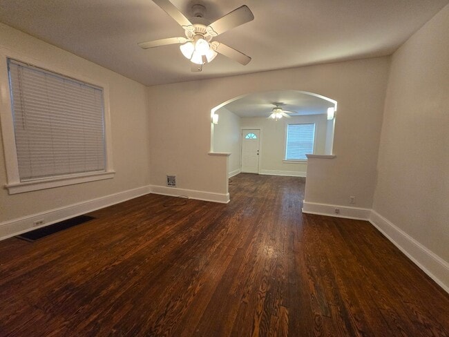 Building Photo - 3927 Tholozan Ave
