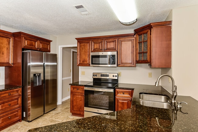 Foto del edificio - 3307 Poplar Ridge Dr