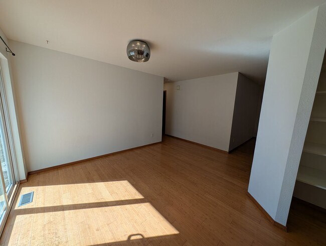 Building Photo - Well Maintained PO 3 Bedroom, HUGE FENCED ...