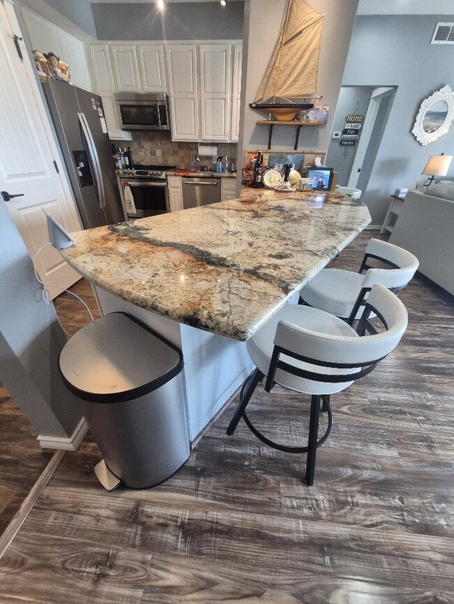 Building Photo - 793 Davis Rd