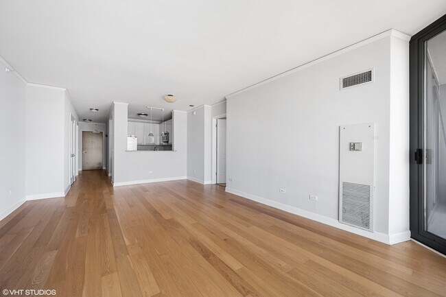 Building Photo - 450 E Waterside Dr