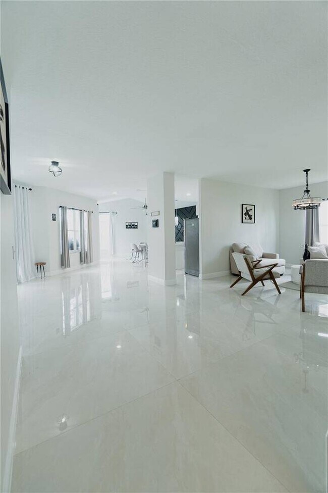 Building Photo - 1014 Corvina Dr