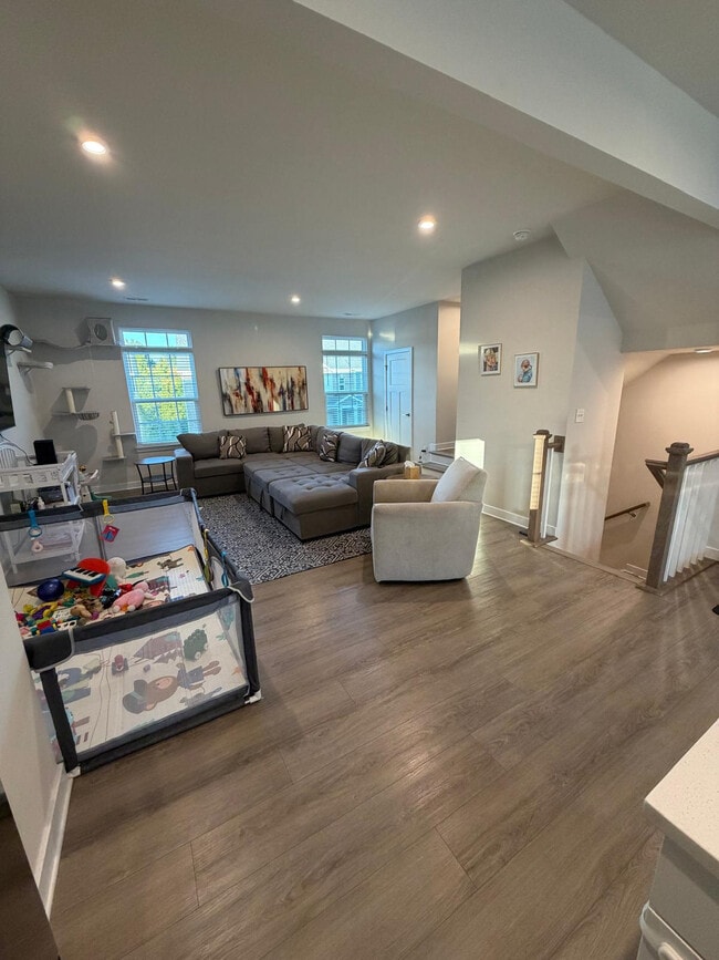Foto del edificio - Room in Townhome on Cramerton Mills Pkwy