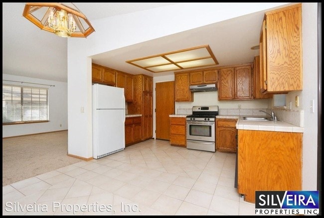 Building Photo - 607 Tiffany Dr