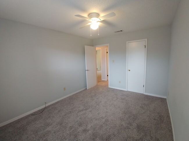 Building Photo - 6204 Forest Pines Dr