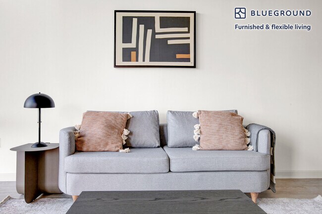 Foto del edificio - 7077 Woodmont Ave