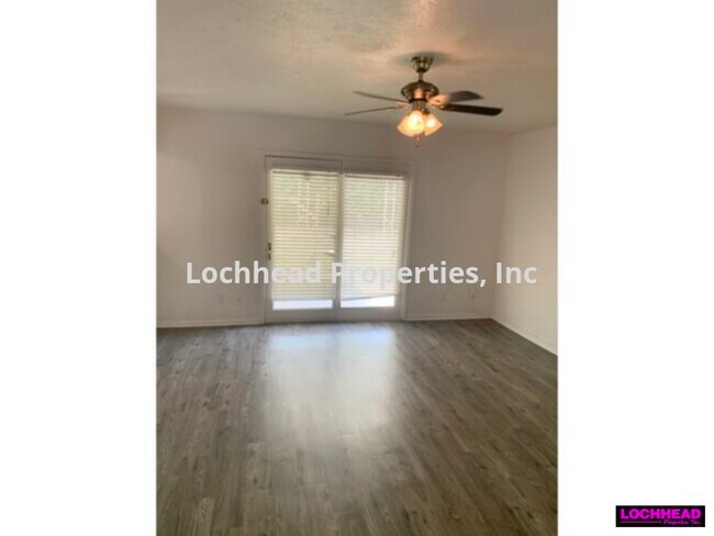 Foto del edificio - 648 Edgeglen Dr