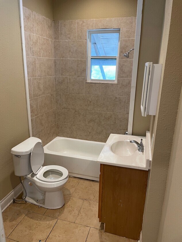 Building Photo - 125 Glenwood Ct