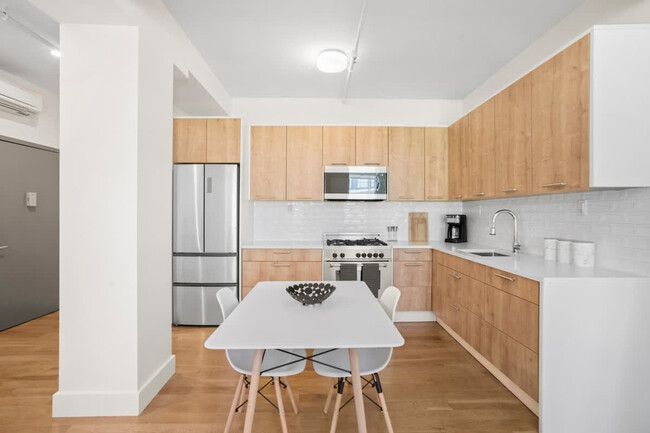 Foto del edificio - 517 W 45th St