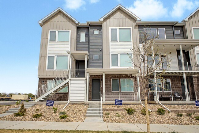 Building Photo - 707 Saddle Dr