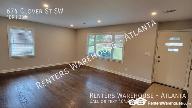 Building Photo - Spacious 4 Bedroom Brick home w/ Full Base...