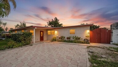 Building Photo - 801 N 70th Ave