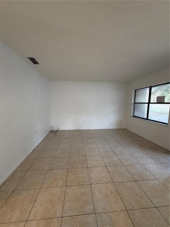 Foto del edificio - 6820 NE 7th St