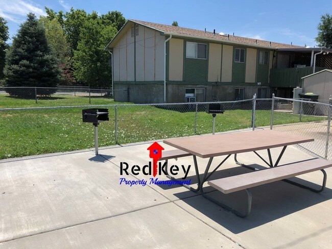 Building Photo - Pinehurst Apartment 4 Plex 103 E