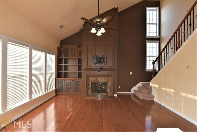 Building Photo - 565 Cricklewood Dr
