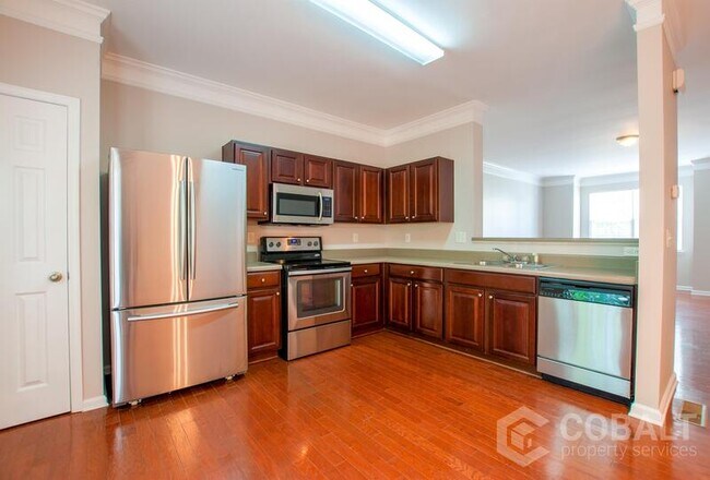 Foto del edificio - 6764 Blackstone Place