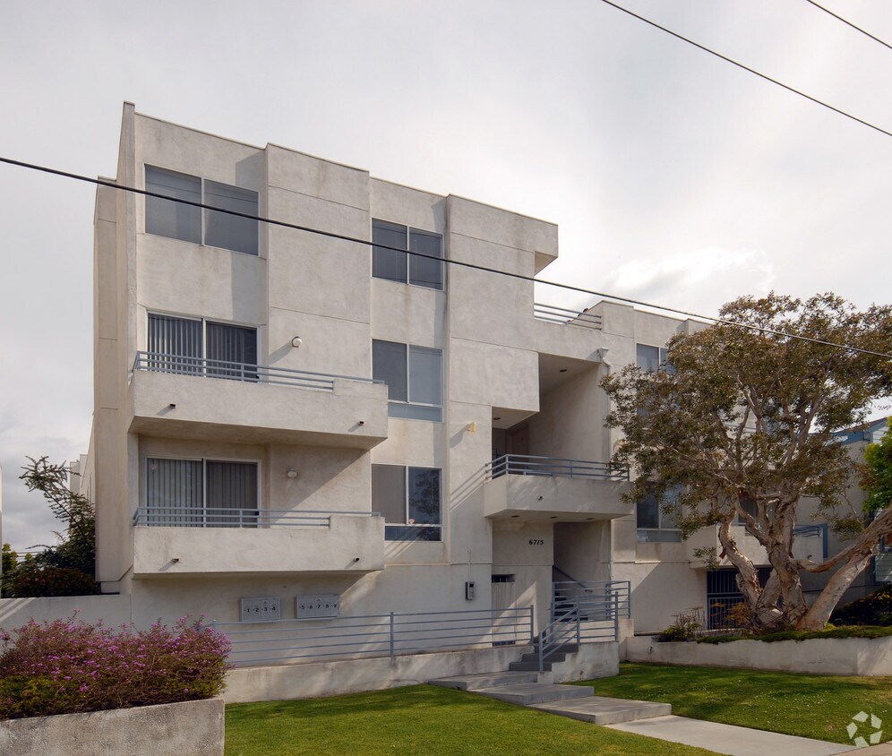 Foto del edificio - 6713-6715 W 86th Pl