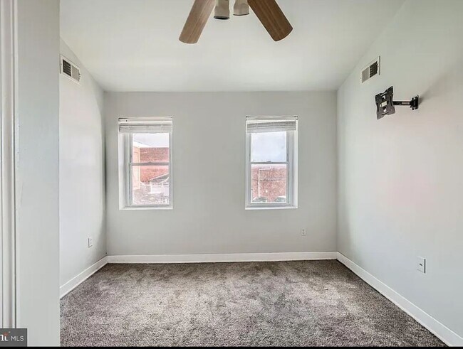 Foto del edificio - 222 S Carey St