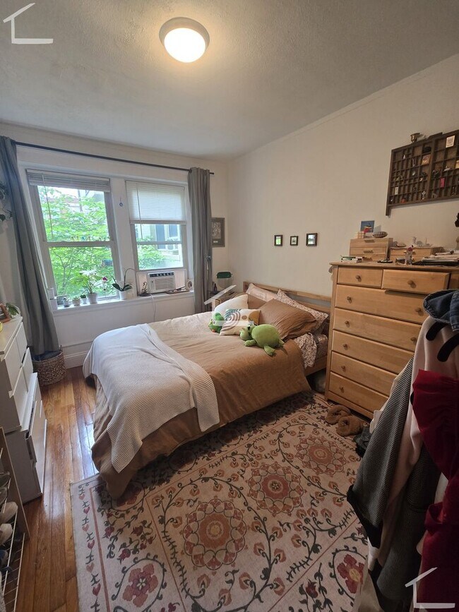 Photo - 264 Kelton St Apartment