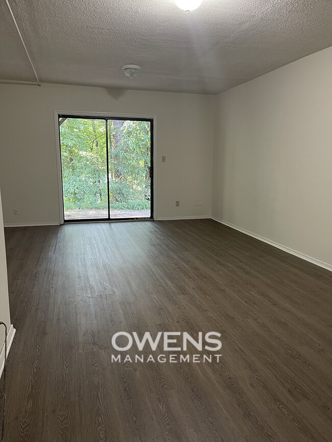 Foto del edificio - Condo with Lake Access Available Immediately