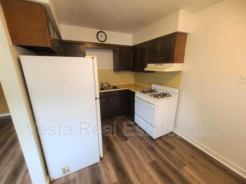 Foto principal - 102 College Park Ct