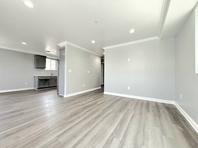 Building Photo - 320 E 55th St