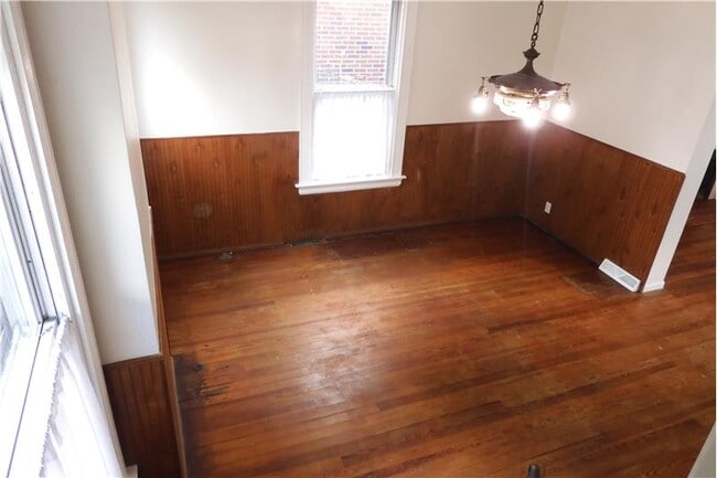 Building Photo - 203 Boone St