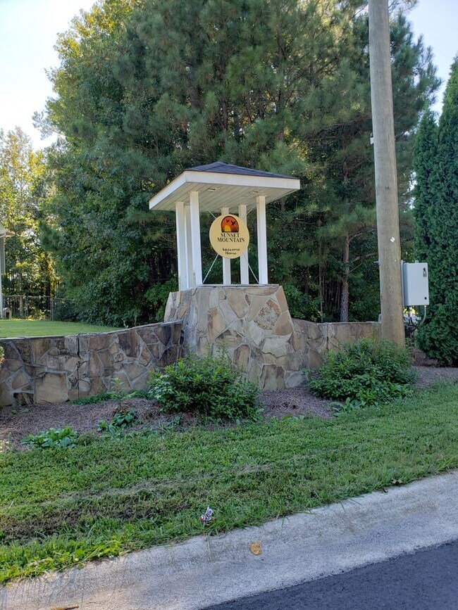 Foto del edificio - Come home to Serenity - 3 bedroom 2 bathroom Single Family Home