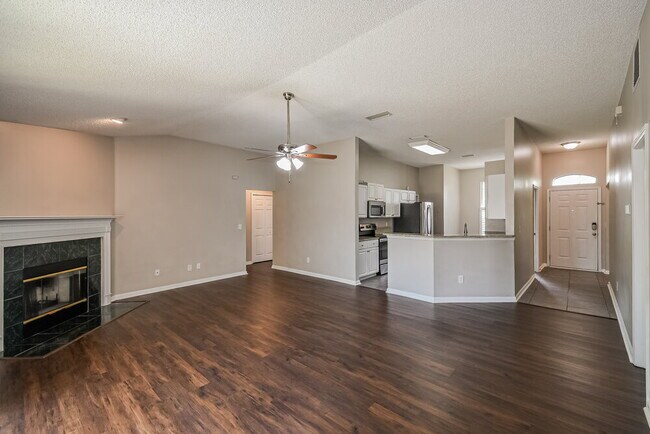 Foto del edificio - 557 Fallen Timbers Dr