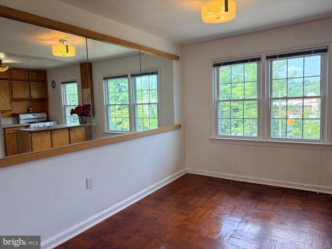 Foto del edificio - 6514 Potomac Ave
