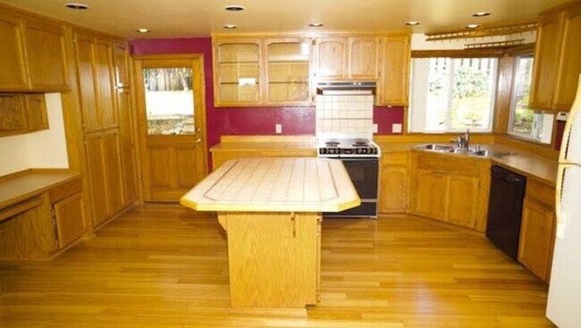 Building Photo - 3 bedroom in Marysville WA 98270