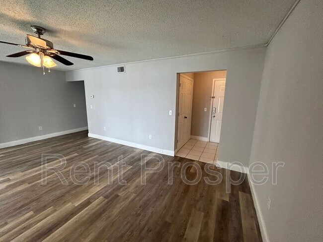 Foto del edificio - 3946 Versailles Dr