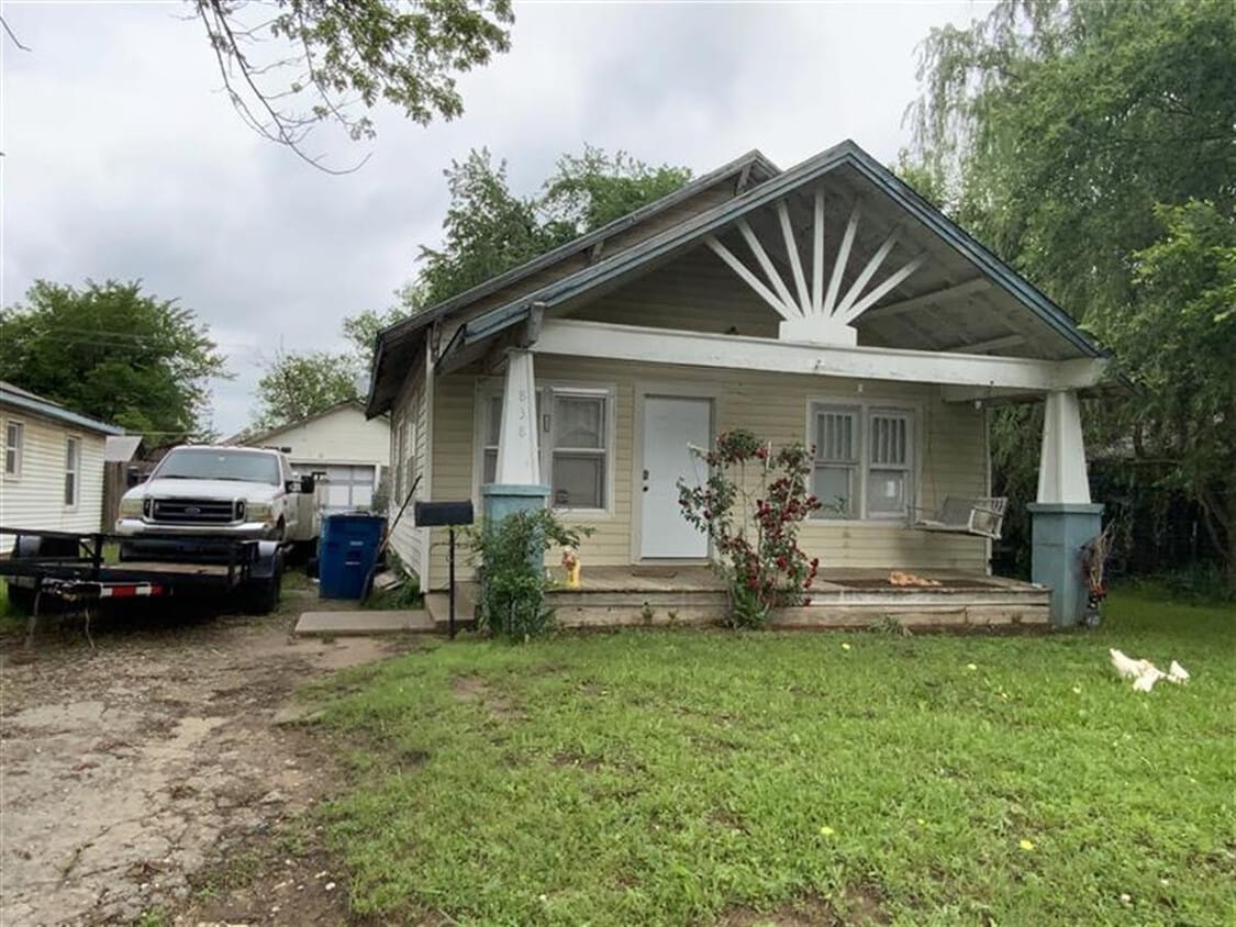 Foto principal - 838 E 3rd St