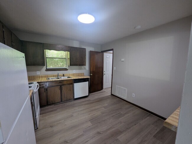 Foto del edificio - 315/317 Rustwood Dr